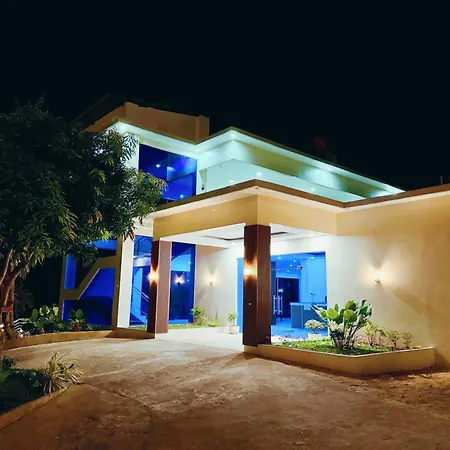 De Cairos Mountain And Ocean View Resort