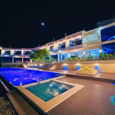 De Cairos Mountain And Ocean View Resort